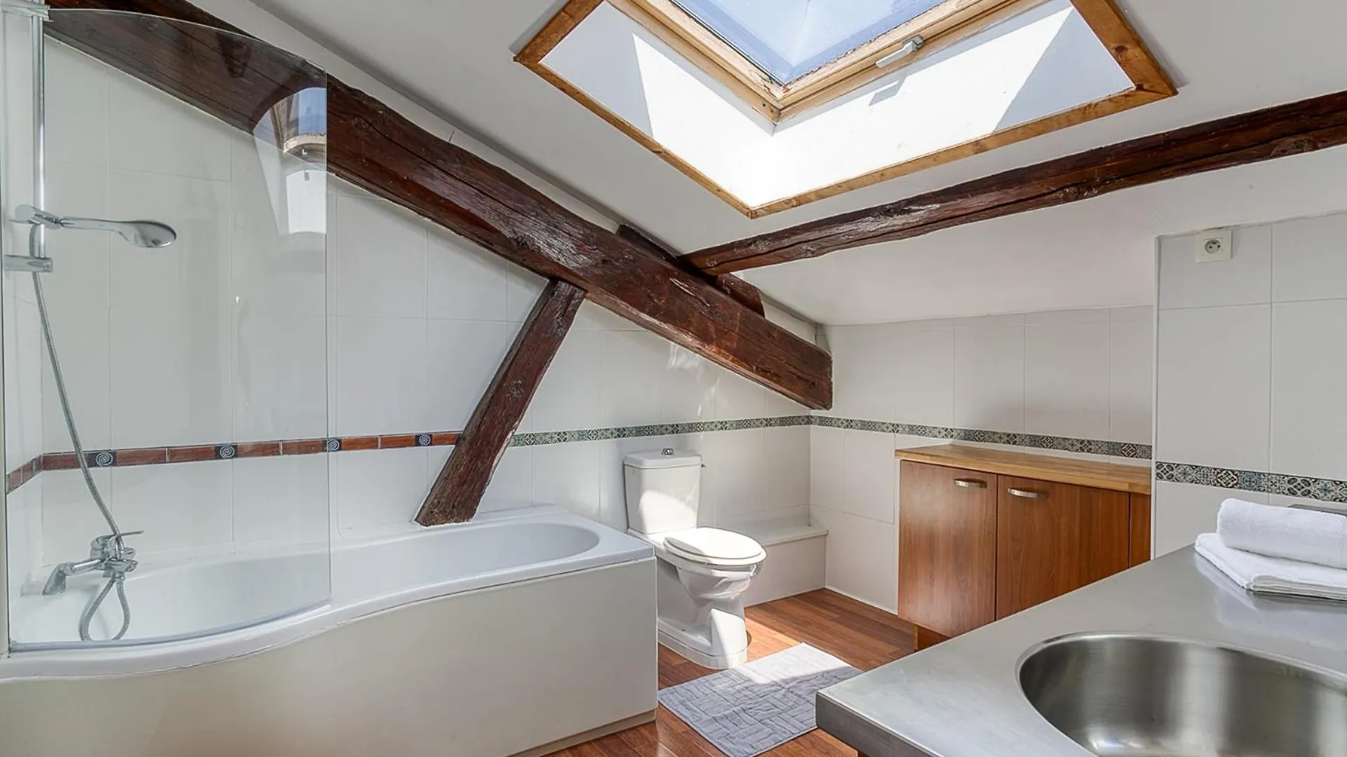 Lissieu Sejourner Au Chateau De La Roue Grand Appartement 0*,